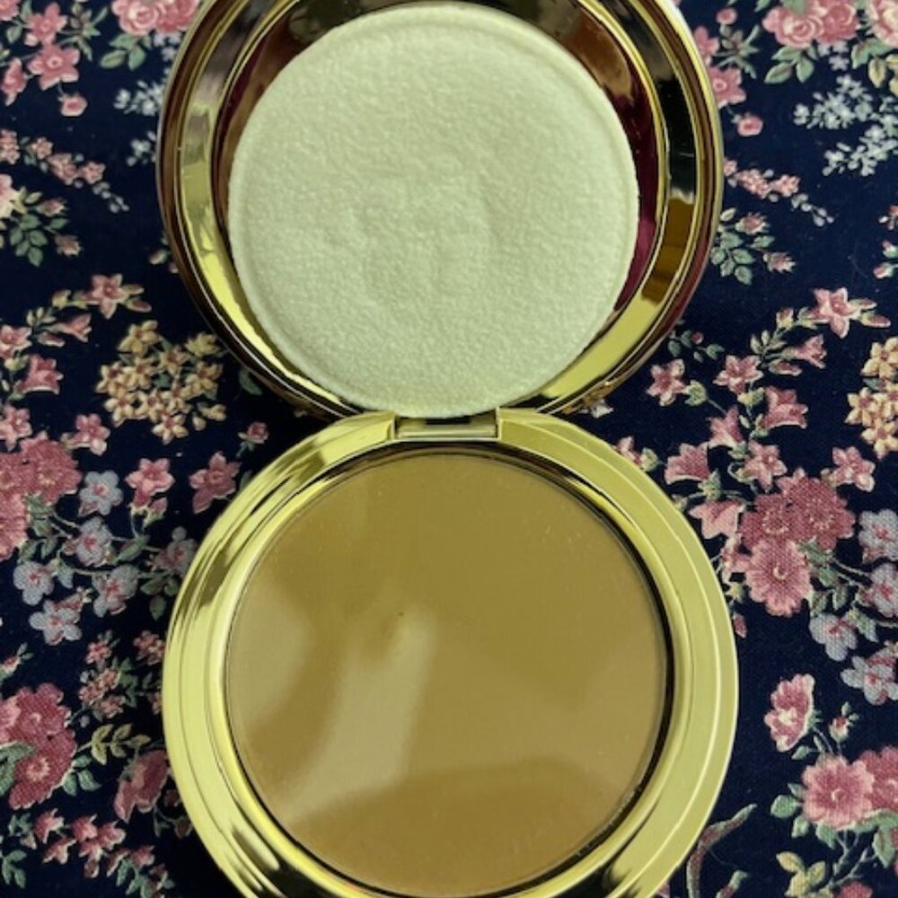 Elizabeth Taylor Translucent Pressed Powder Compact - Deep - Picture 2 of 2